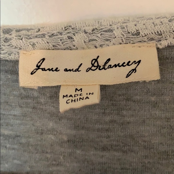 Lace open shoulder tee - Picture 4 of 4